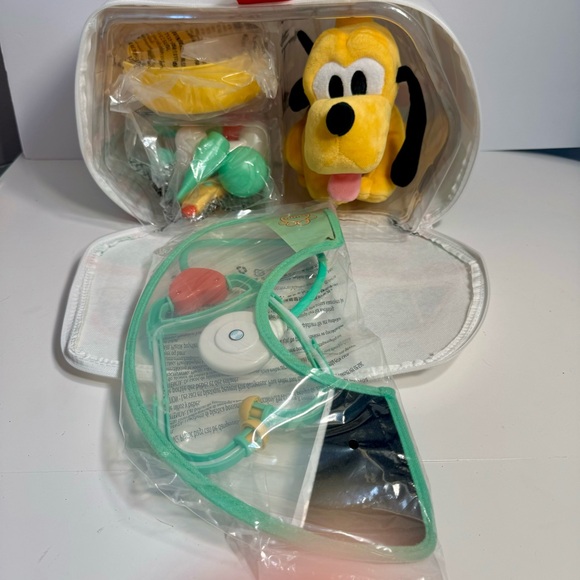 NWT. Disney Pluto Plush Vet Set is an 11-piece play set. Disney Junior - Picture 3 of 16